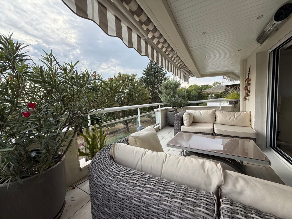 Un appartement familial ouvert sur les jardins, une terrasse plein sud