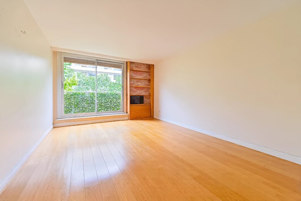 PARIS 11 • M° P.AUGUSTE • TRAVERSANT • LUMINEUX • ENSOLEILLE • JARDIN