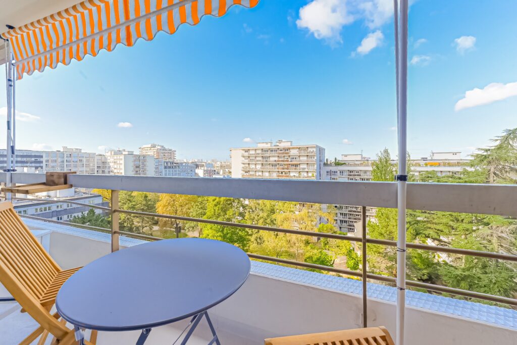 Paris XI – M° P Auguste – Étage élevé – Ascenseur – Balcon – Vue dégagée sur le square Colbert – Cal